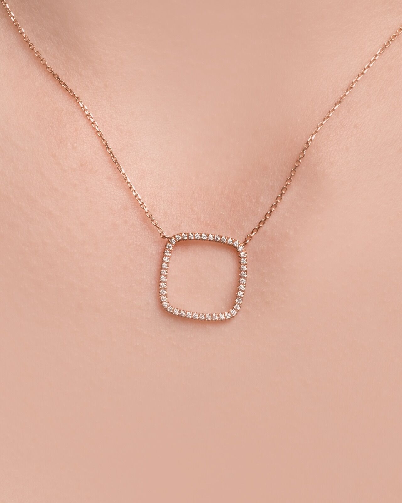 14 Ayar Pırlanta Taşlı Altın Kolye